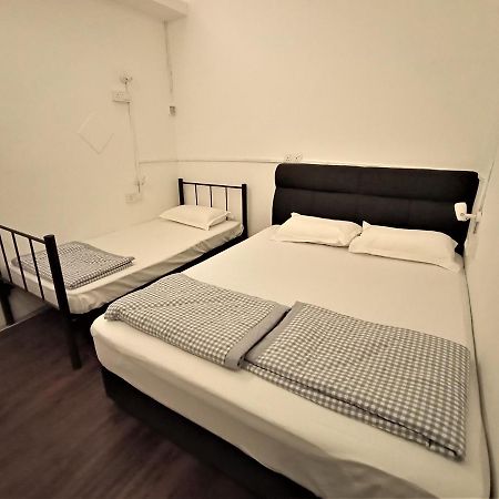 Sydney Backpackers Jonker Street Melaka Hostel Bagian luar foto